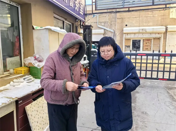黑龙江省绥化中院党员志愿者服务队深入帮联居民小区开展志愿活动