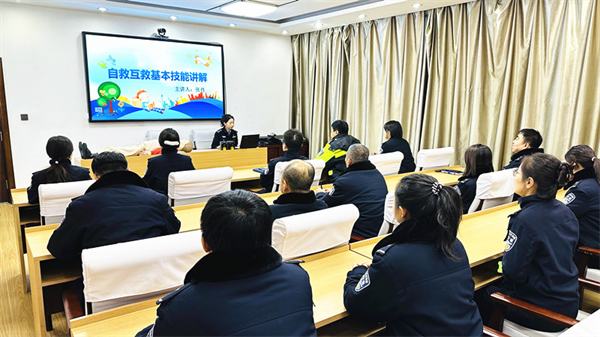 黑龙江省大兴安岭地区公安局十八站分局：“警”急救护 练“救”本领