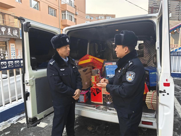 烟花有偿安全无价 冰城公安在行动