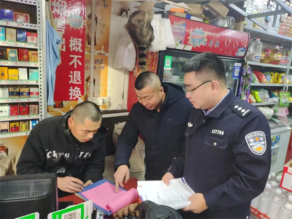 黑龙江省明水出入境管理大队走进社区开展走访活动