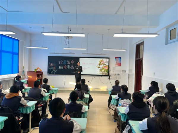 黑龙江省黑河市公安机关：禁毒宣传进校园 守护青春不“毒”行