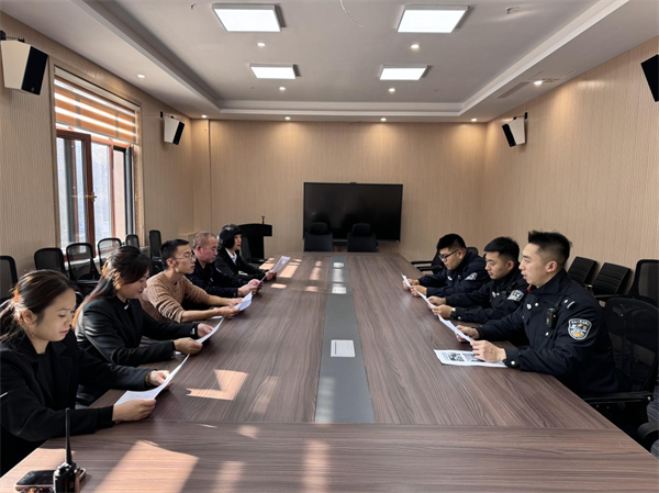 黑龙江省哈尔滨市公安局道里分局走进东段社区组织召开打击整治网络谣言交流研讨会
