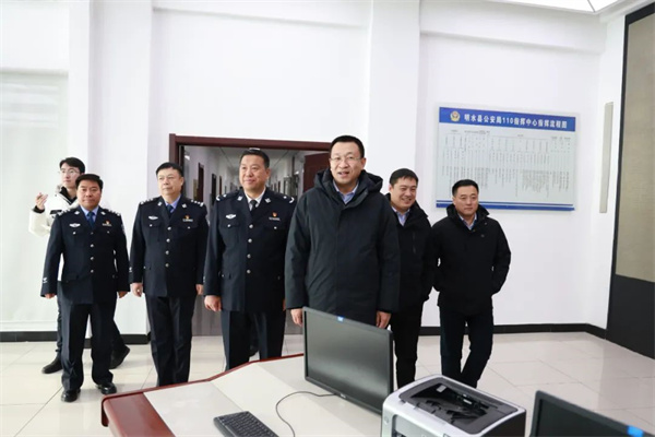 黑龙江省明水县委书记马福元旦看望慰问公安一线民警辅警