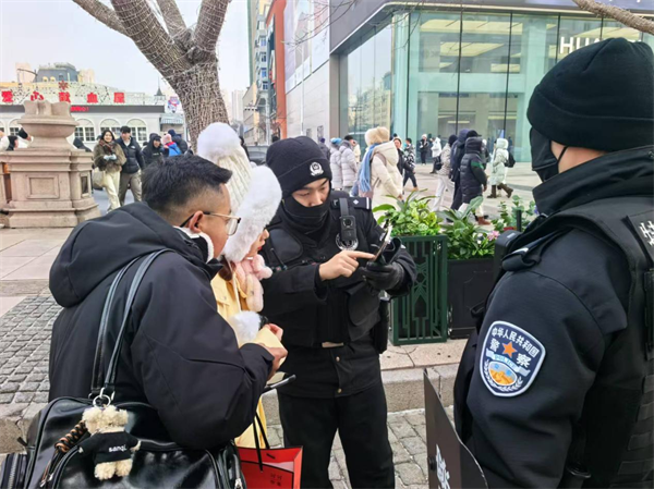 冰城公安全警坚守 力保元旦平安