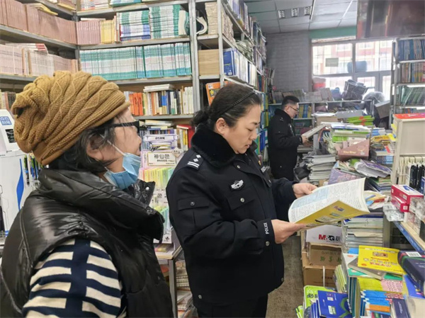黑龙江省佳木斯市公安局向阳分局：严打侵权盗版，护航寒假阅读安全