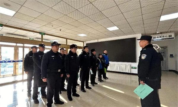 黑龙江省大庆市公安局东湖分局开展治安复杂区域集中清查整治统一行动