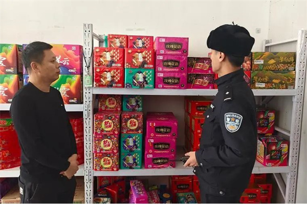 黑龙江省大庆市公安局东光分局开展烟花爆竹销售网点安全检查专项行动