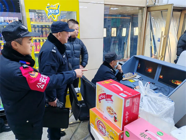 黑龙江省佳木斯市公安局向阳分局治安大队对辖区医院开展安全清查行动