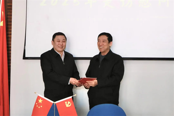 黑龙江省司法厅党委委员、副厅长姜涛看望慰问黑龙江省律师代表