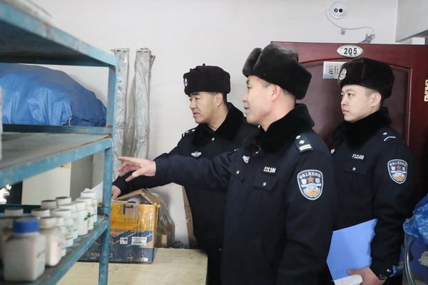 黑龙江省绥化北林警方开展易制毒、易制爆场所专项检查工作
