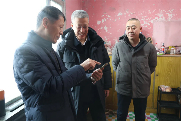 看望慰问传温暖 巩固成果促振兴——黑龙江省绥化市北林区人民法院党组书记、院长孙宏辉看望慰问驻村工作队