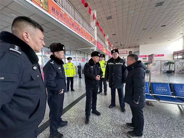 过小年迎新年，黑龙江省绥化市公安局交通警察支队兰西大队送安全大合集