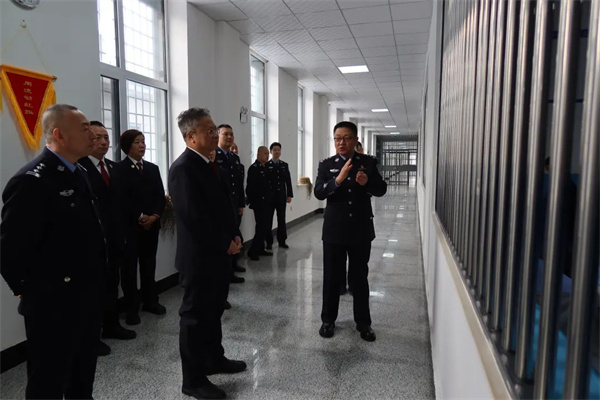 黑龙江省绥化市人民检察院对市看守所开展节前安全防范检察