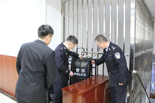 黑龙江省伊春市伊美区人民法院司法警察大队开展节前安全检查工作