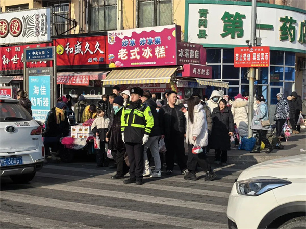 黑龙江省绥化市青冈县公安局全力做好春节前城区道路交通疏堵保畅工作