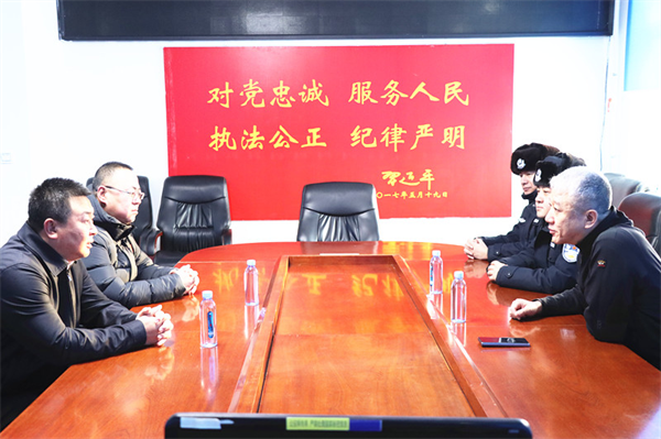 黑龙江省大兴安岭地区公安局十八站分局：企业慰问“送真情” 浓浓关爱“暖警心”