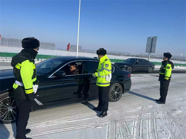 黑龙江省绥化特警：坚守是最特别的“年味”