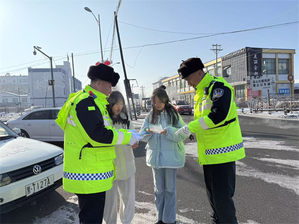 黑龙江林区公安：迎春交警 “三招” 护学路，筑牢学生出行安全网
