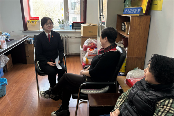 黑龙江省鹤岗市向阳区人民法院：“学雷锋 树新风”法院人这样做
