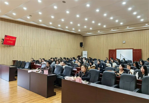 黑龙江省哈尔滨市呼兰区人民法院开展“巾帼风采绽芳华” 艺术插花活动