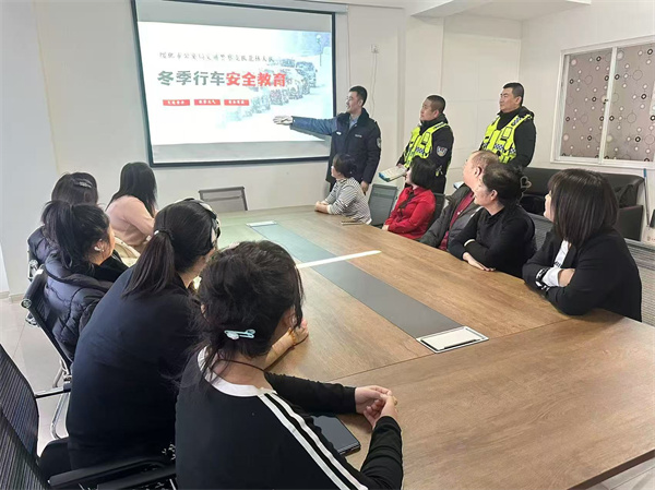 黑龙江省绥化市公安局交警支队直属北林大队进企业讲安全