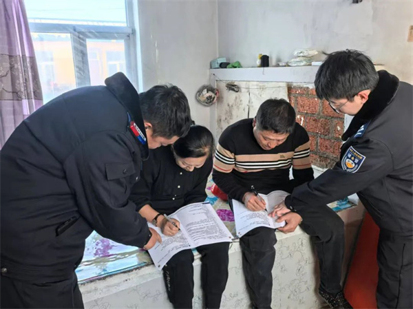 黑龙江省绥棱县公安局绥中派出所：雷锋精神在警营 “警” 色暖人心