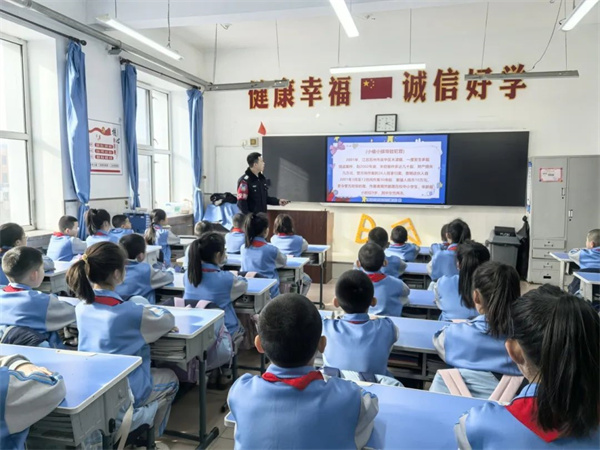 黑龙江省佳木斯公安：“集中宣讲”进校园，共绘“平安”图景！