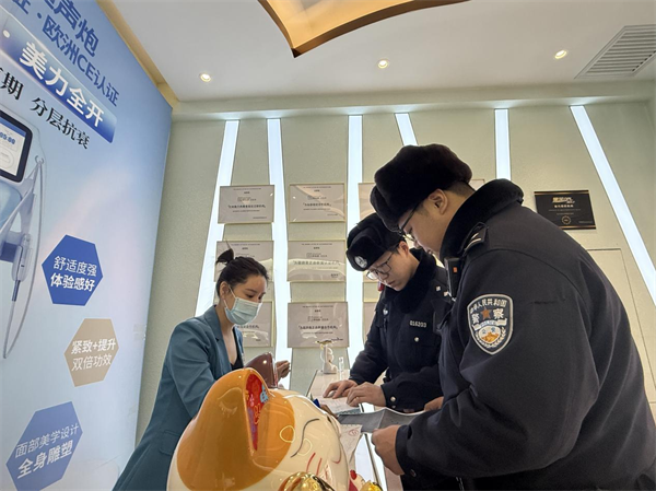 黑龙江省哈尔滨市公安局道里分局：“警察蓝”守护群众“品质生活”