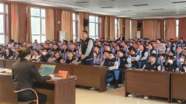 黑龙江省宝泉岭人民检察院开展“法治进校园”活动
