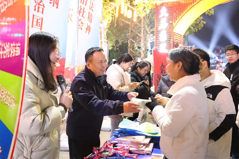 宪法之光照亮河北大名集荟夜市大名县司法局有奖普法竞猜，等您来战！
