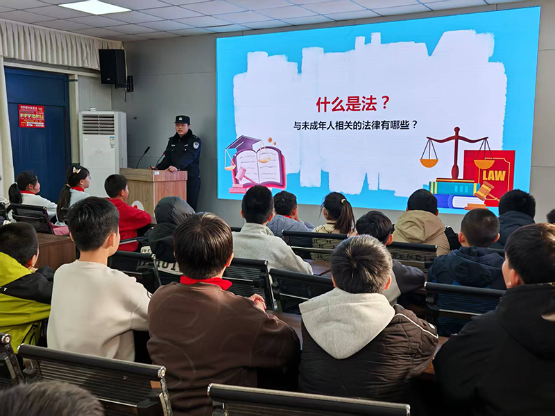 东新街小学开学第一课2.png