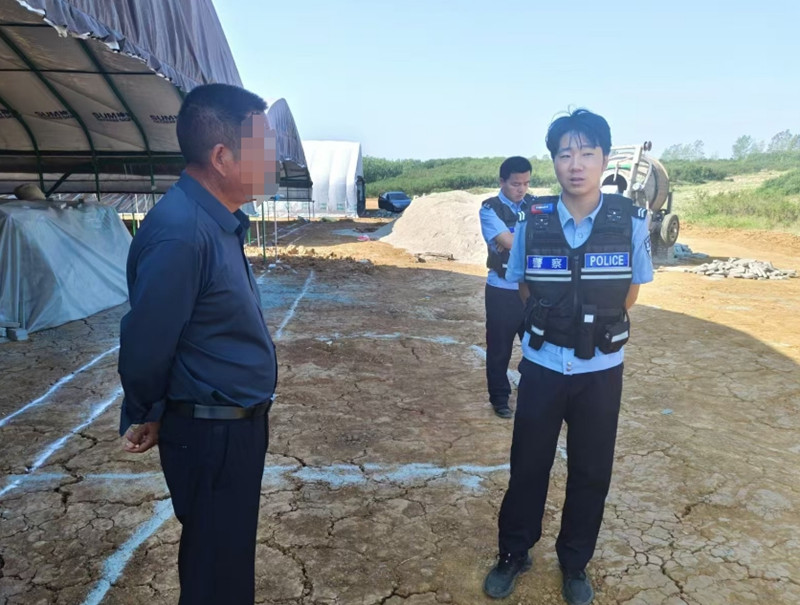 河南南阳桐柏县公安局：施工被阻起纷争   民警巧解化矛盾