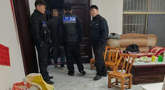 河南南阳桐柏县公安局：酒后父子起争执  民警调处化干戈