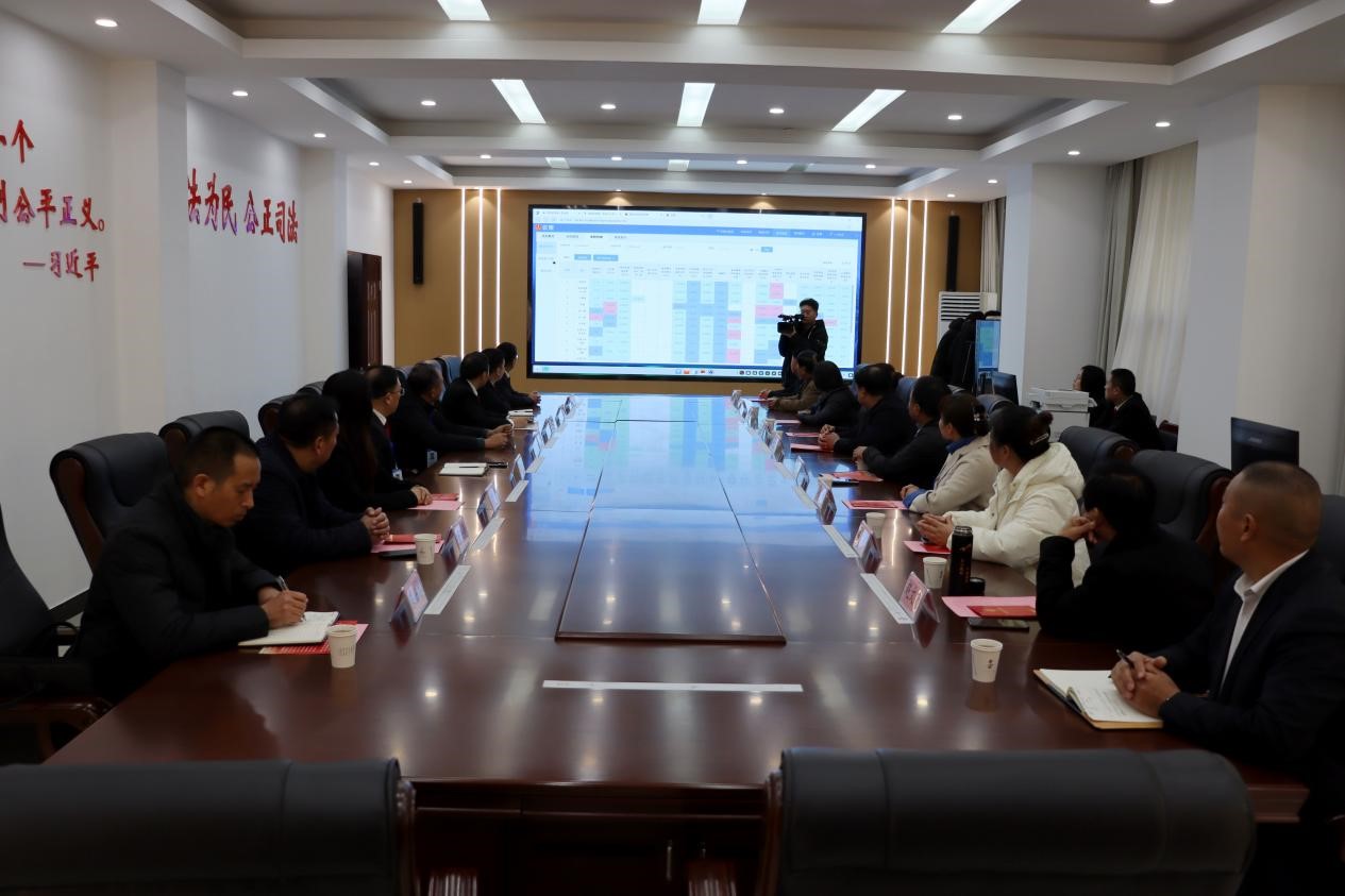 河南省南阳市镇平县法院：代表委员进法院 开门纳谏促提升