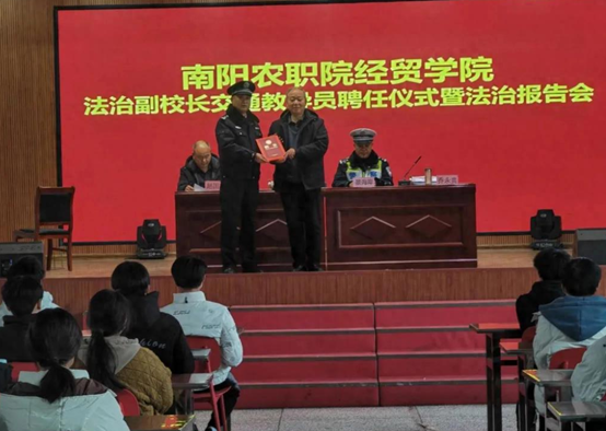 河南省南阳市公安局宛城公安分局：法治校长进校园 普法教育“警”相随
