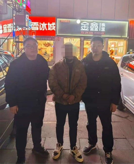 河南洛宁公安干警打响冬季追逃行动第一枪