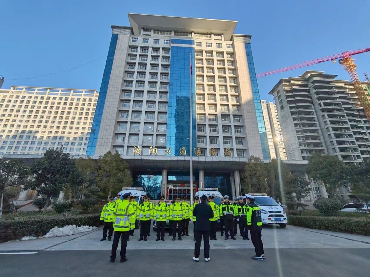 河南汝阳交通执法护航春运进行时