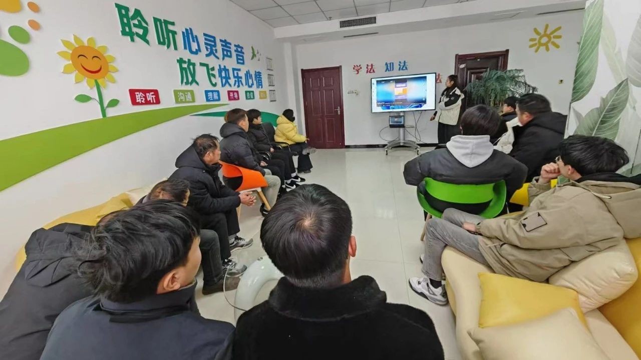 河南省卢氏县人民检察院开展“携爱启航，重铸未来成长营”活动