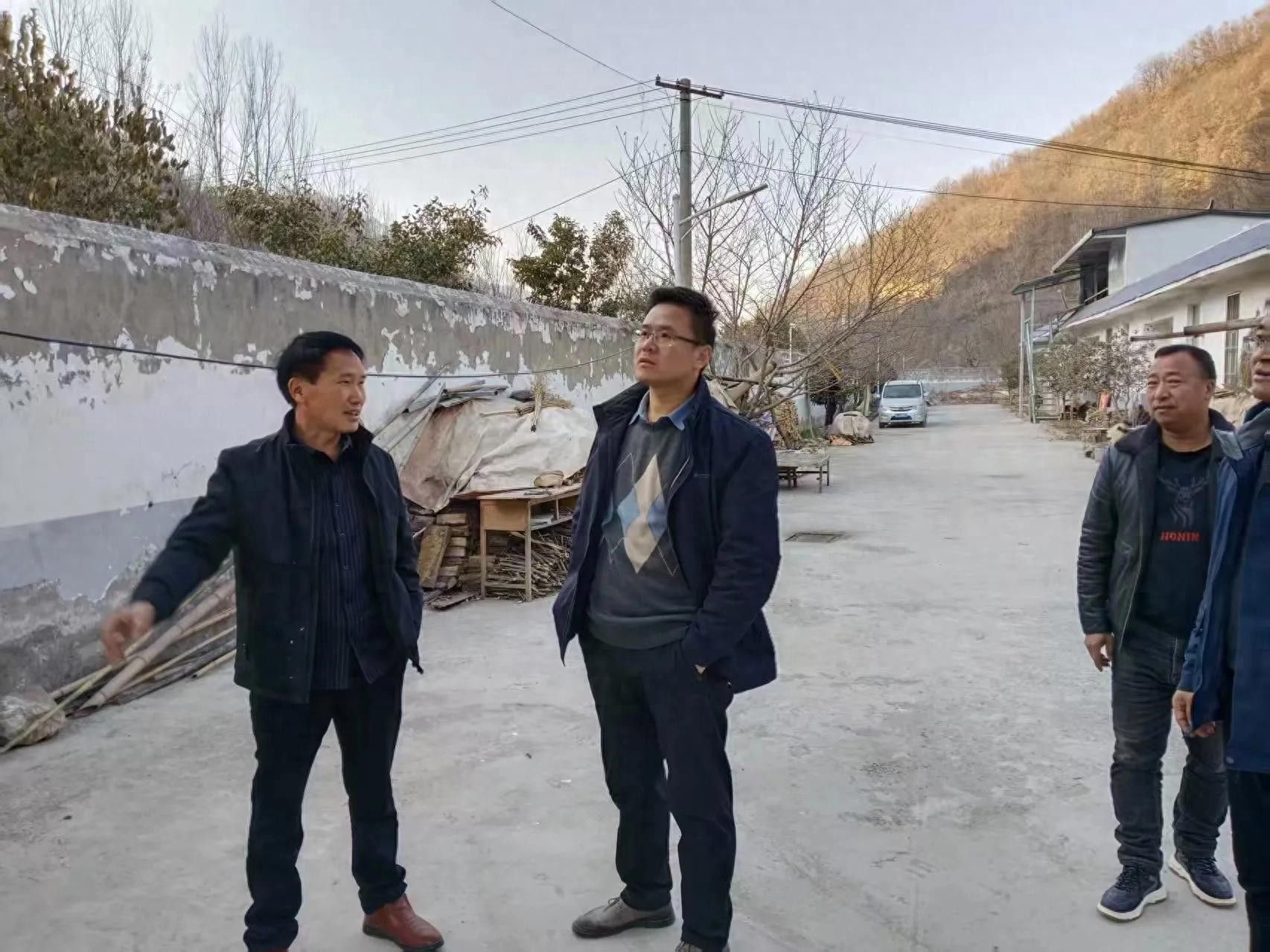 寒冬送暖，河南洛宁下峪镇人大代表情系搬迁群众