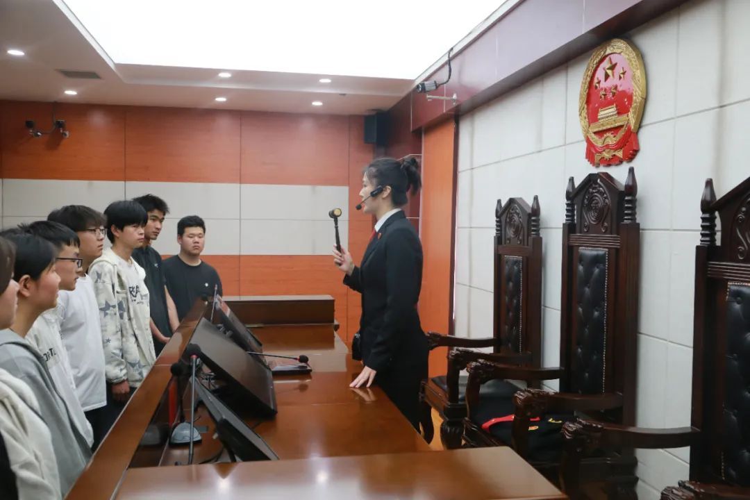 河南宜阳法院“公众开放日”活动：带青年学子共赴法治之旅