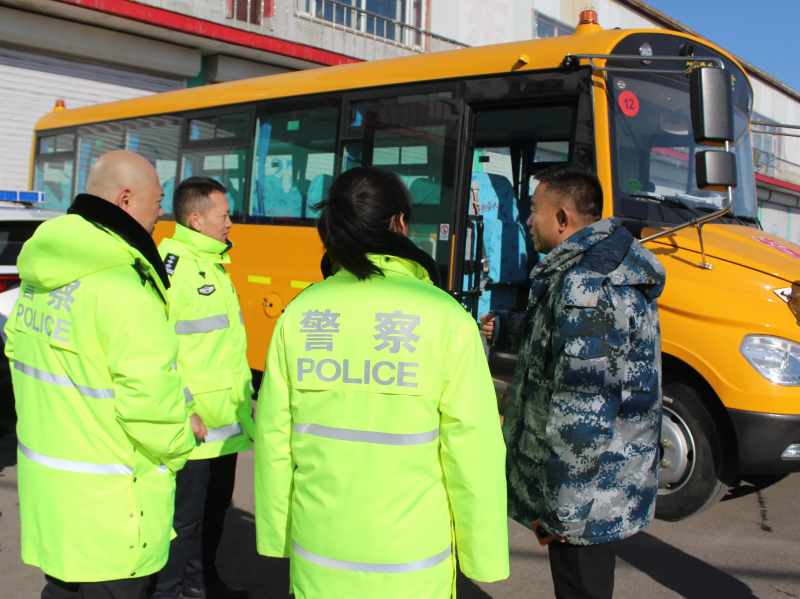 吉林长春公安交巡警支队：多点发力“敲响”春季交通安全宣传“警钟”