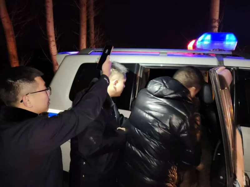吉林省长春新区公安长德派出所：深夜救助迷失老人回家