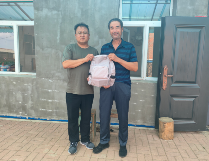 吉林省白山市司法局驻村干部慰问退役老兵