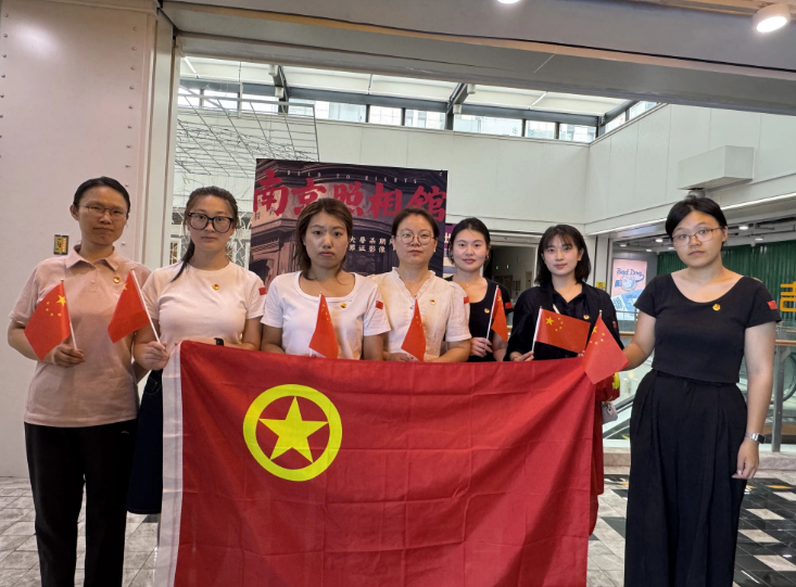 吉林益友社工机构开展观看《南京照相馆》主题团日活动