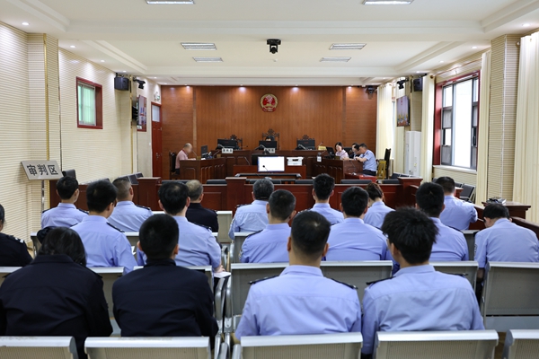 河南省南阳市方城县法院邀请公安干警旁听行政案件庭审