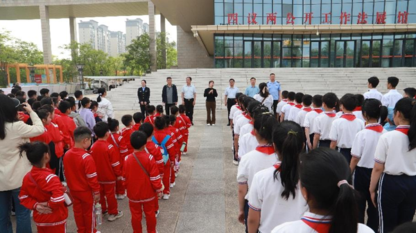 河南省邓州市市场监督管理局：读书可以“卷” 版权必须“硬”
