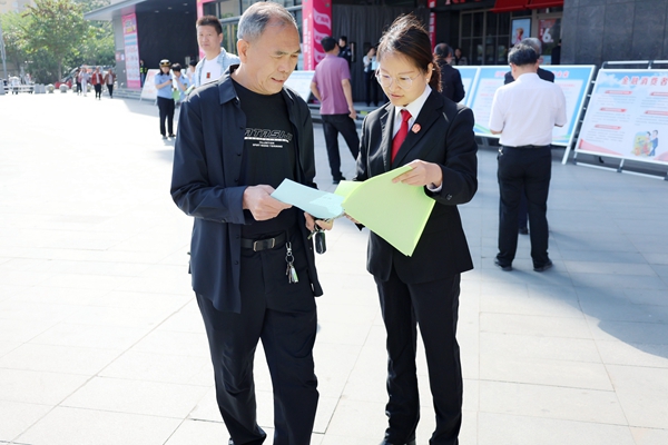 河南省南阳市镇平县法院开展“守护知识产权  护航人工智能”宣传活动