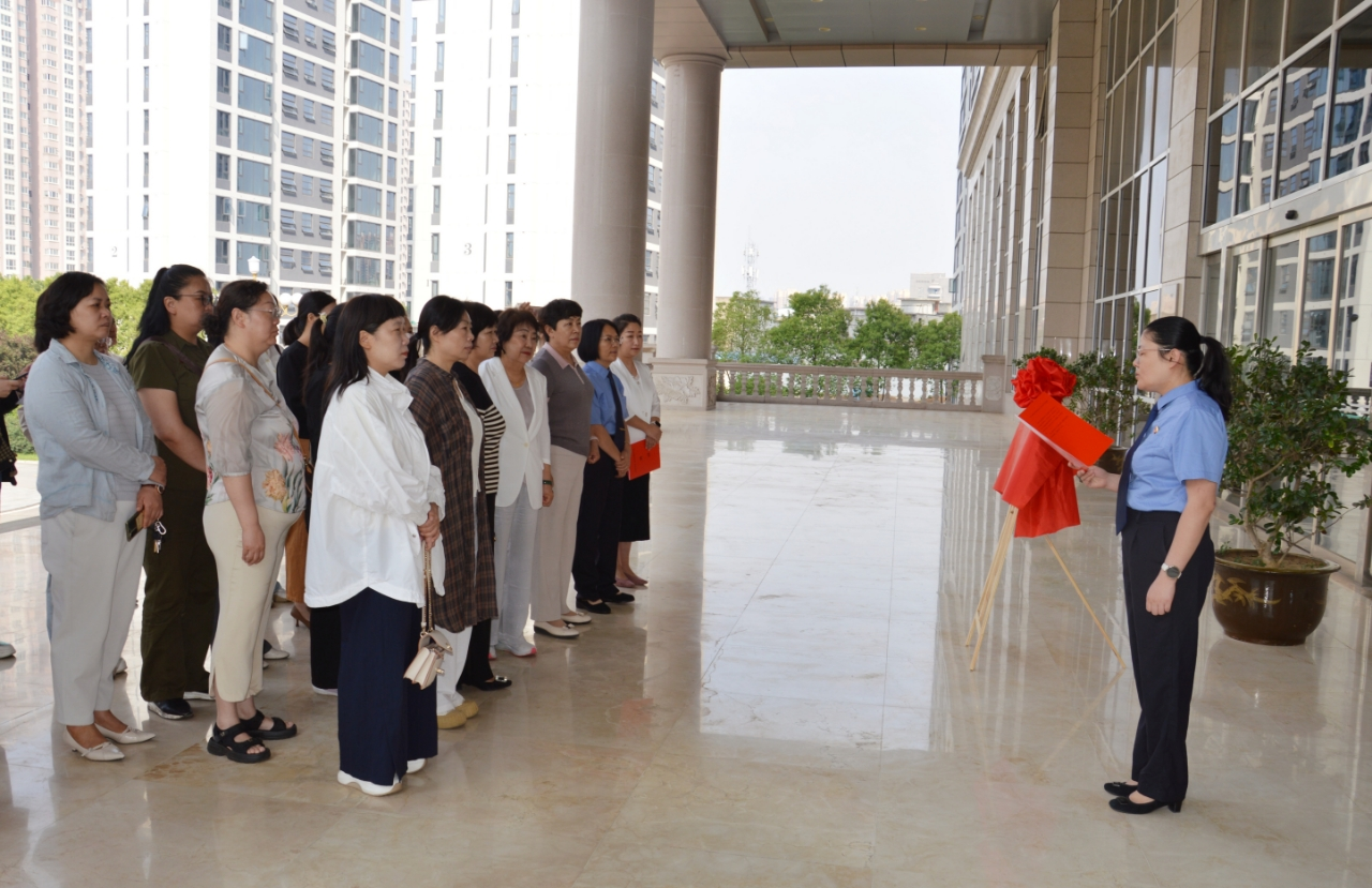 河南省南阳市卧龙区检察院联合区妇联举行“爱心妈妈”驿站揭牌仪式暨检察开放日活动