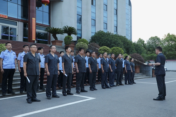 图2为西峡法院执行局集中执行行动前西峡法院党组成员、副院长李克作动员讲话.jpg 图2为西峡法院执行局集中执行行动前西峡法院党组成员、副院长李克作动员讲话.jpg
