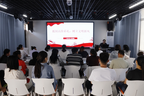 河南省南阳市内乡县法院：法院普法传新规 移风易俗正当时